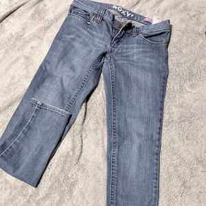 Roxy Cropped Denim Jeans in Classic Blue